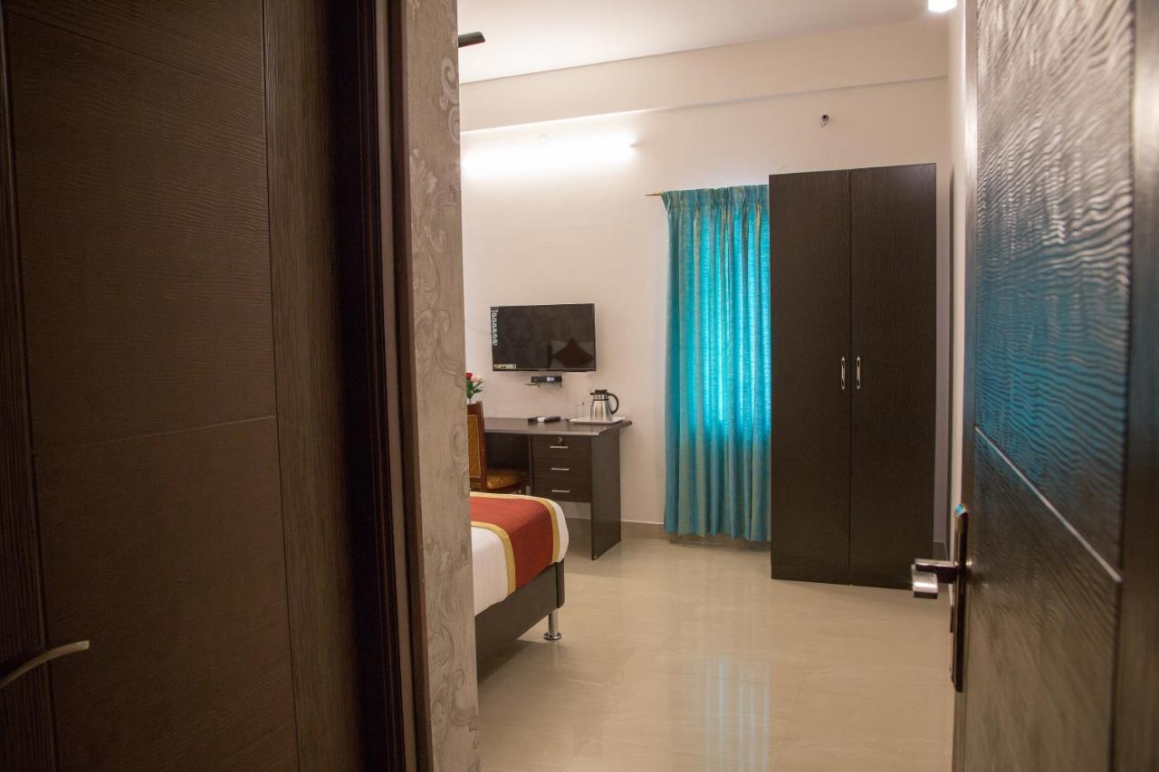 העיר בנגלור Oyo 8737 King Suites מראה חיצוני תמונה