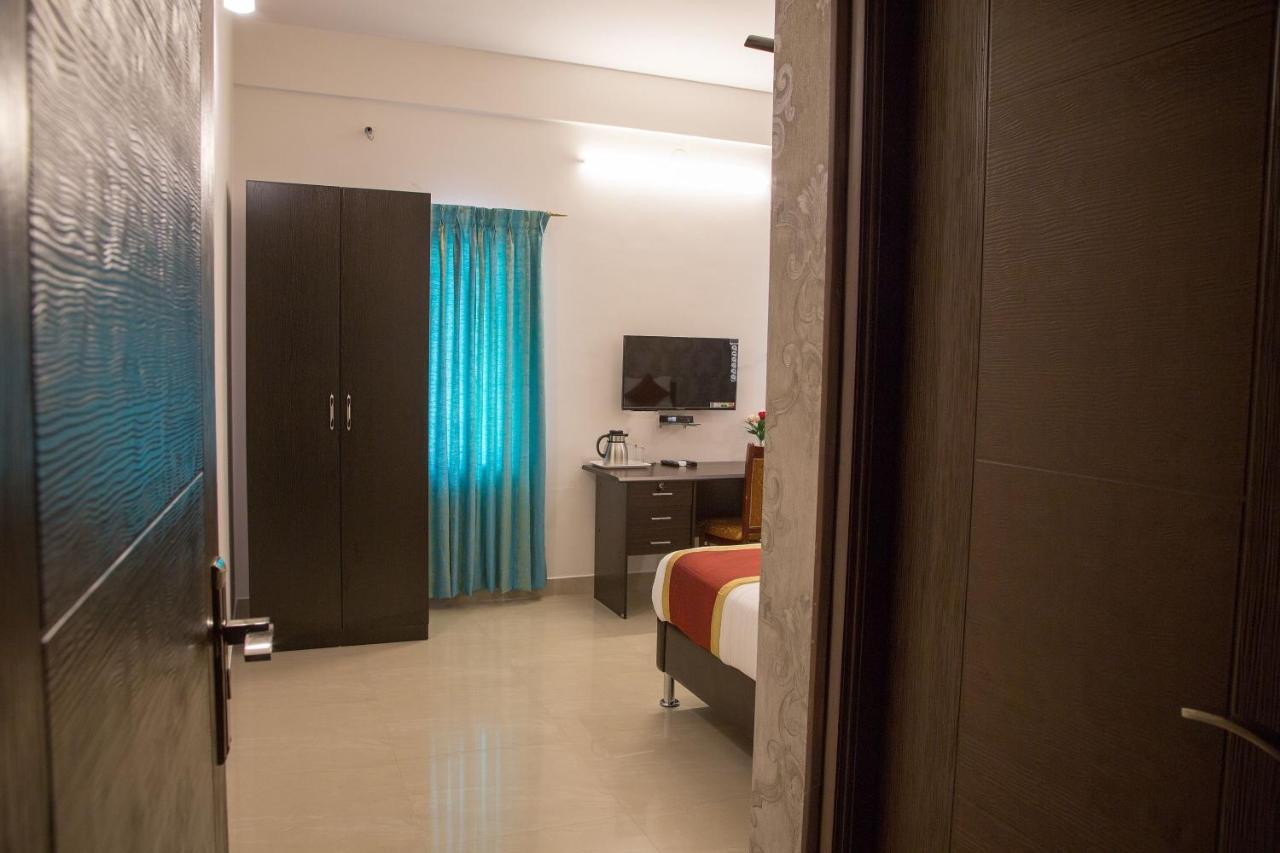 העיר בנגלור Oyo 8737 King Suites מראה חיצוני תמונה